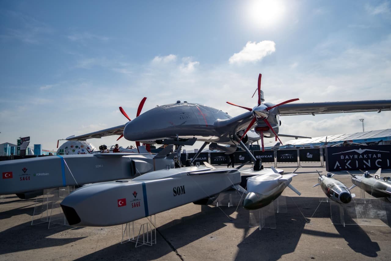 Bayraktar AKINCI yeni Bozok və Kayı-30 sursatlarını uğurla sınaqdan keçirdi