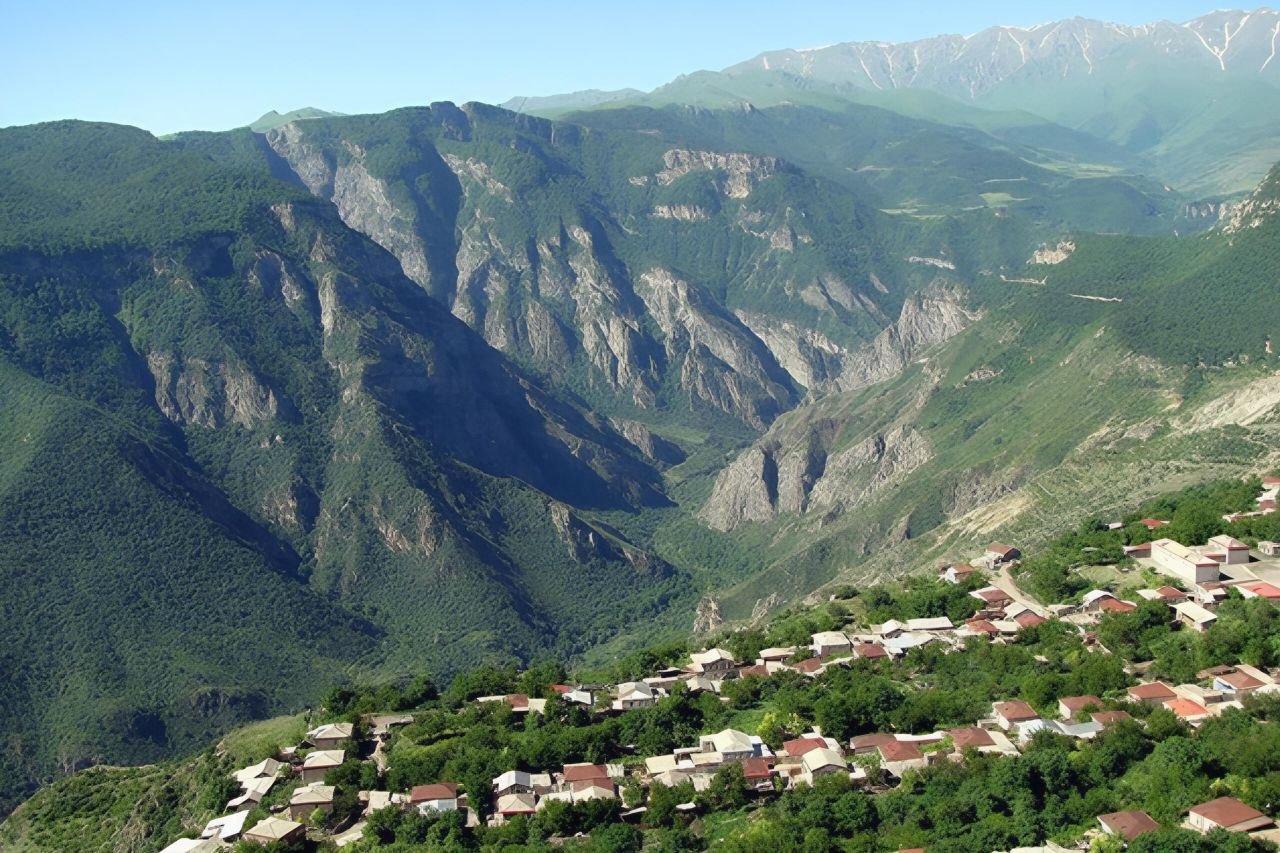  Ağdərənin Vəngli kəndinə növbəti köç karvanı yola salınıb