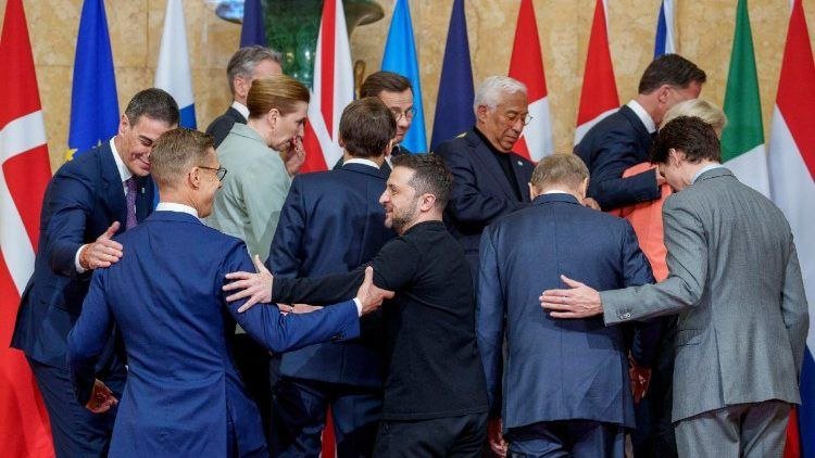 Zelenski Avropa liderləri və Kanada Baş naziri ilə təcili məsləhətləşmələr aparır