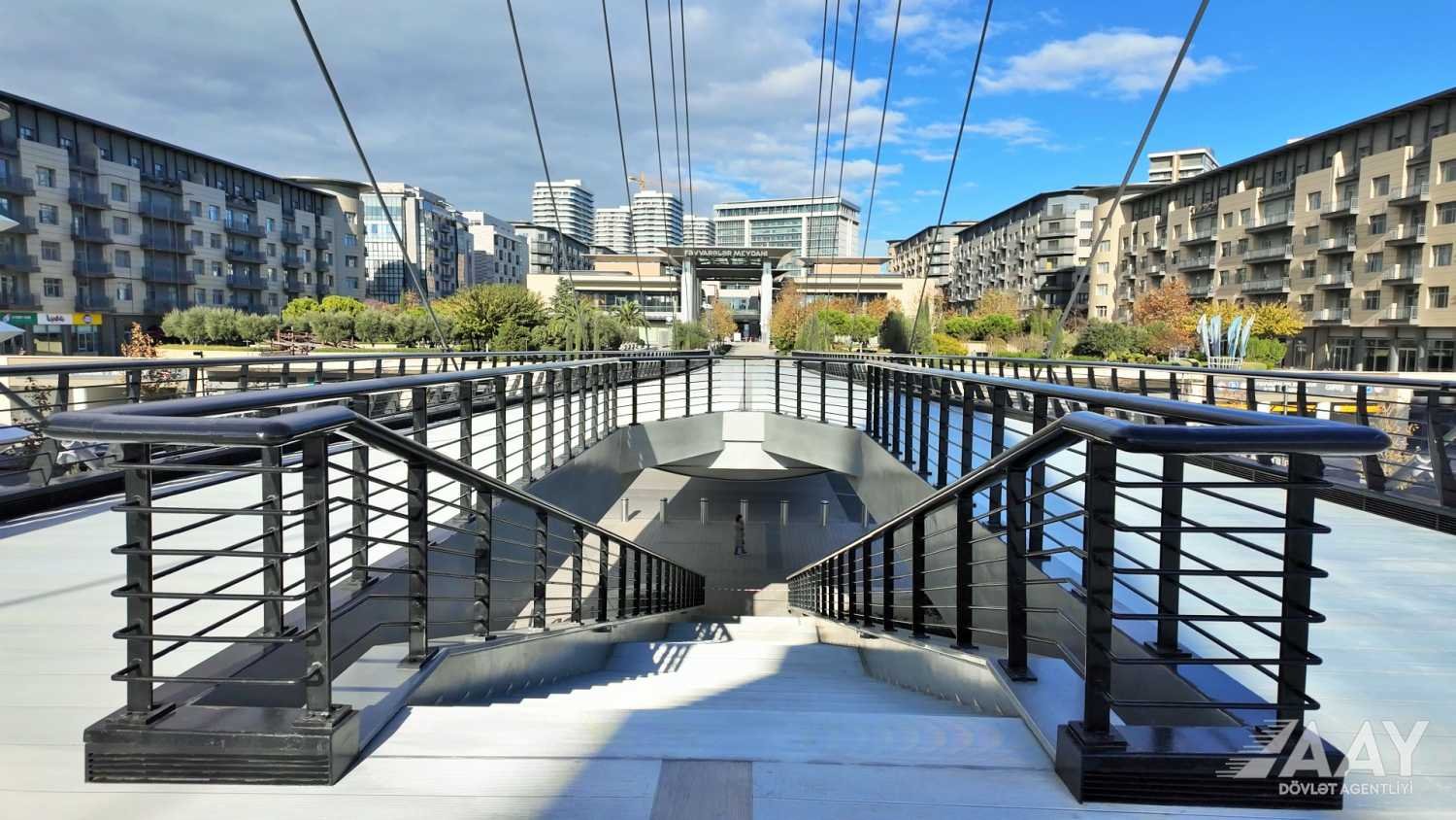 Paytaxtda unikal piyada körpüsü inşa edilib