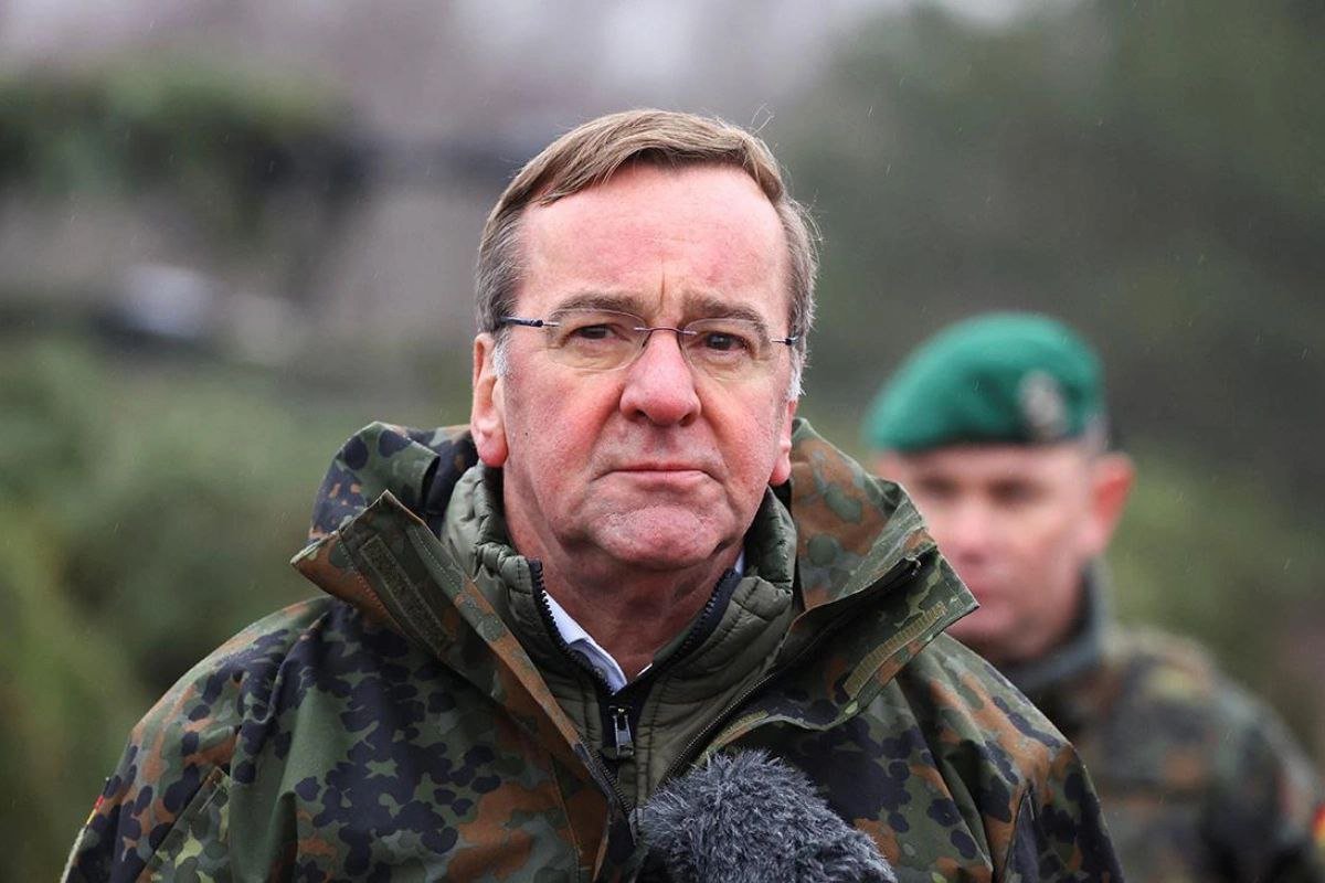 Almaniya müdafiə naziri Trampdan üzr istəməyi tələb edib