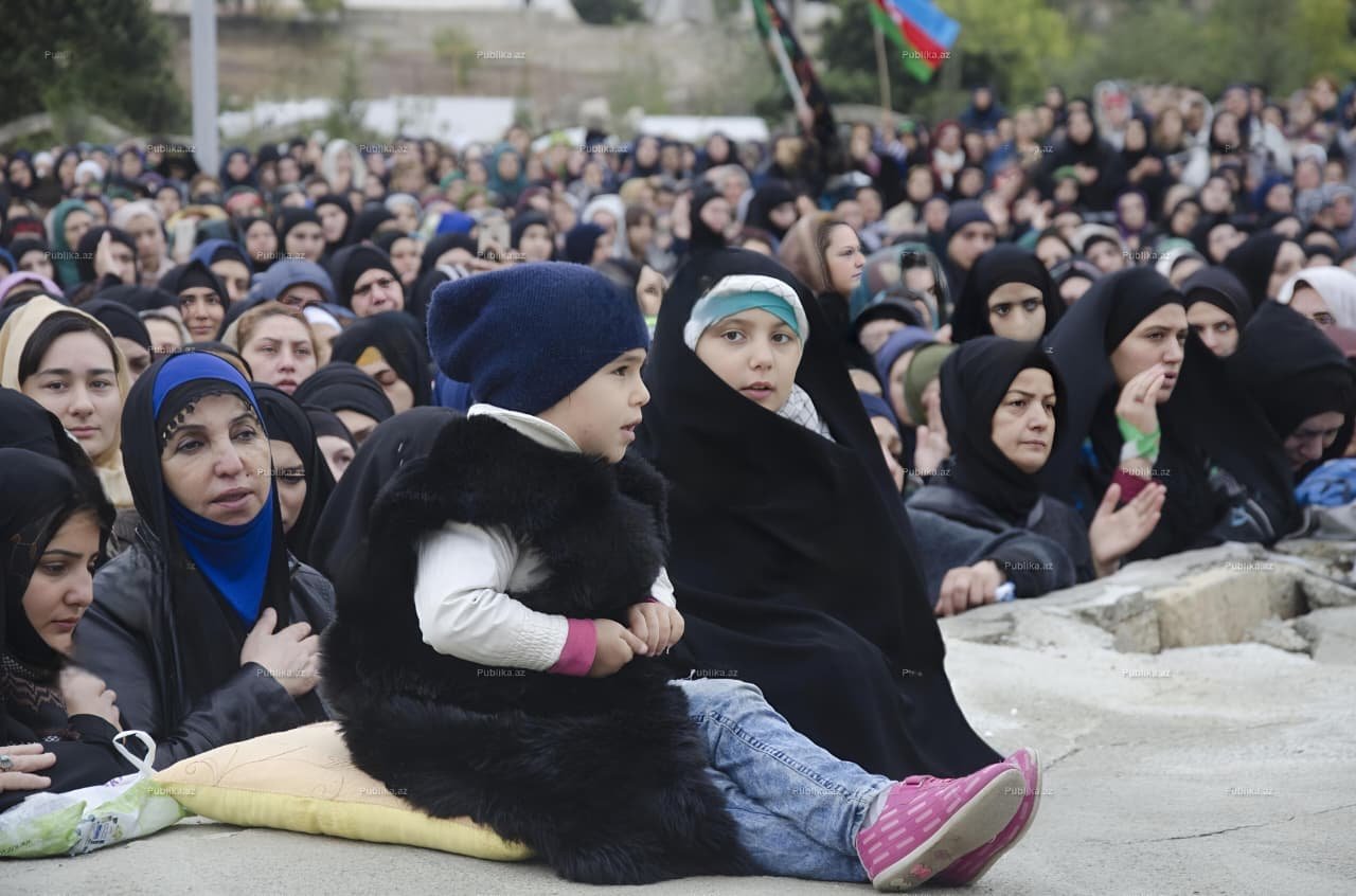 Azərbaycanda uşaqları dini ayinlərdə iştiraka məcbur etmək qadağan olunacaq