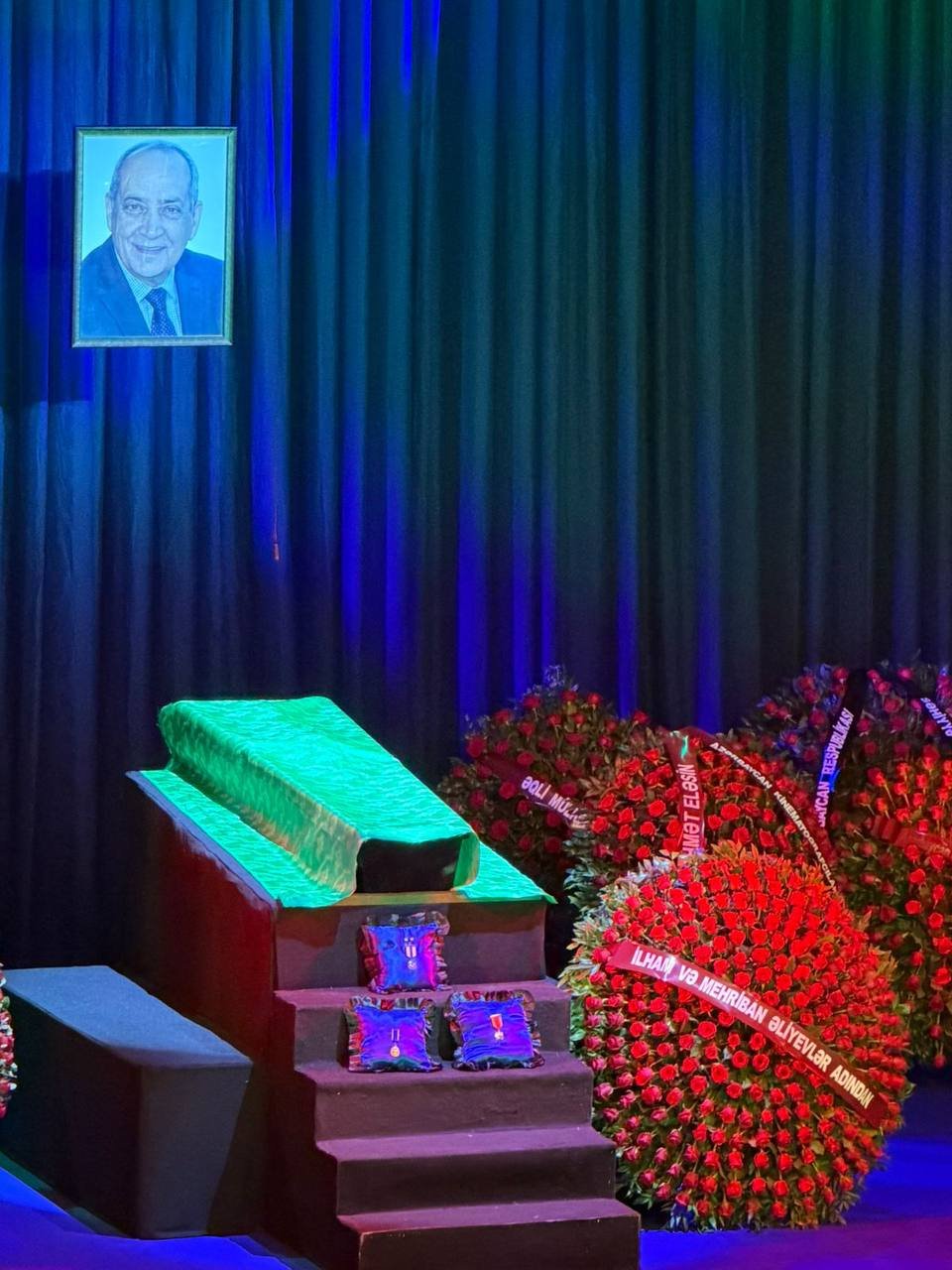 İlham Əliyev və Mehriban Əliyevadan vida mərasiminə ehtiram