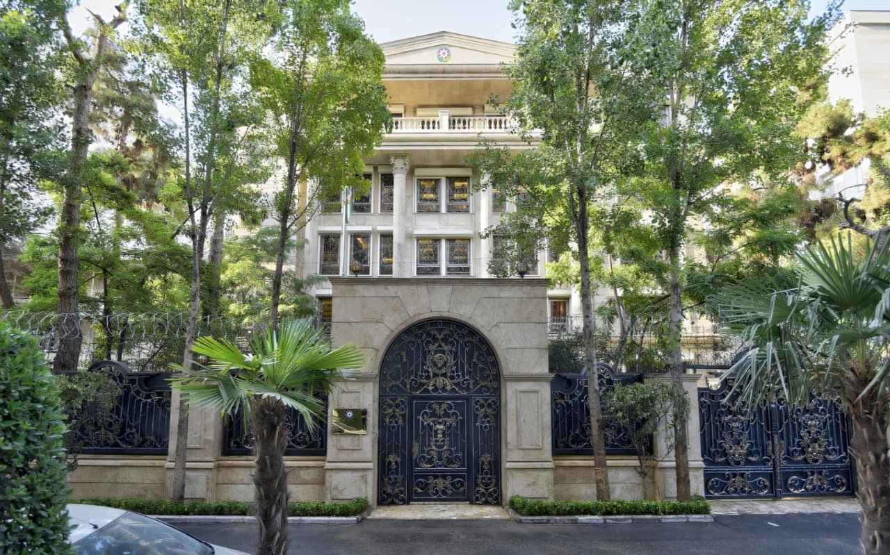 Azərbaycan İrandakı səfirliyini bərpa edib